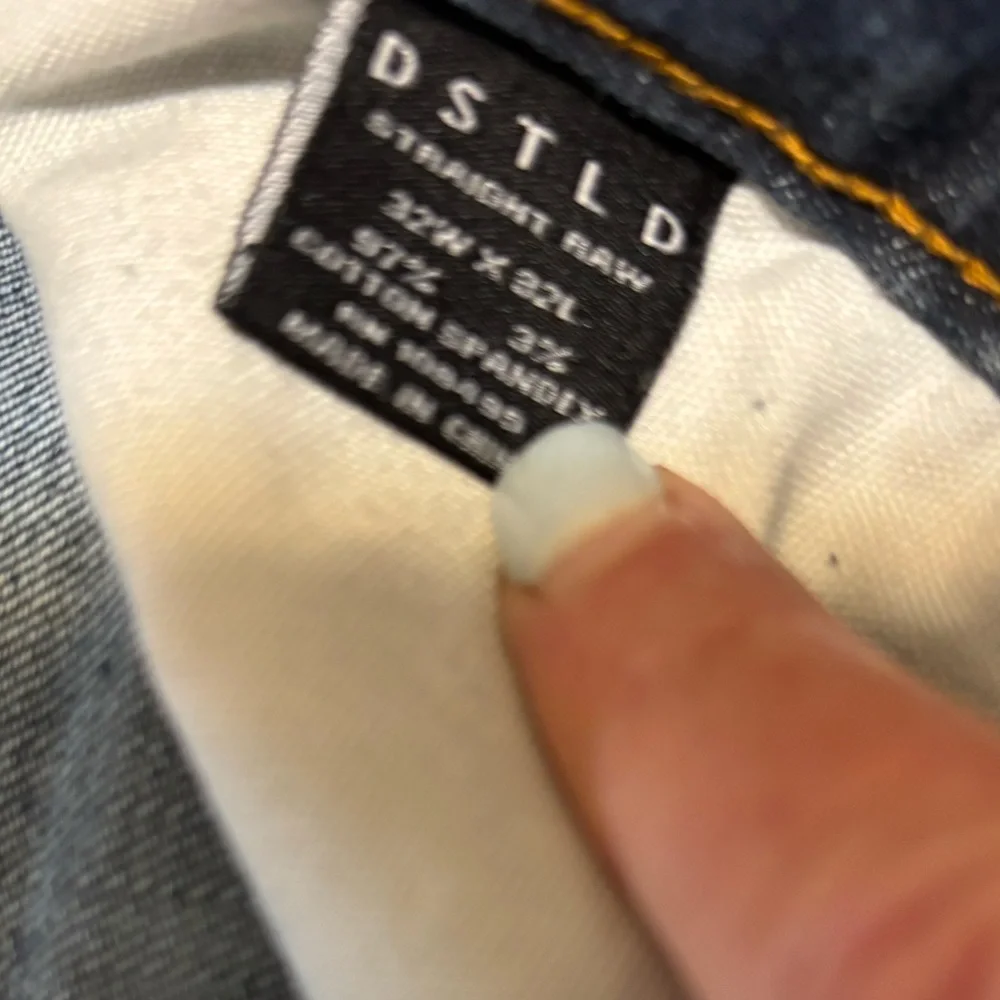 DSTLD men’s size 32‎ x 32 denim jeans. Straight leg raw